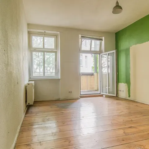 Foto der Kleinanzeige: Altbau-Perle mit Charakter: 1-Zimmer-Wohnung mit großem Hof-Balkon am Gleimkiez